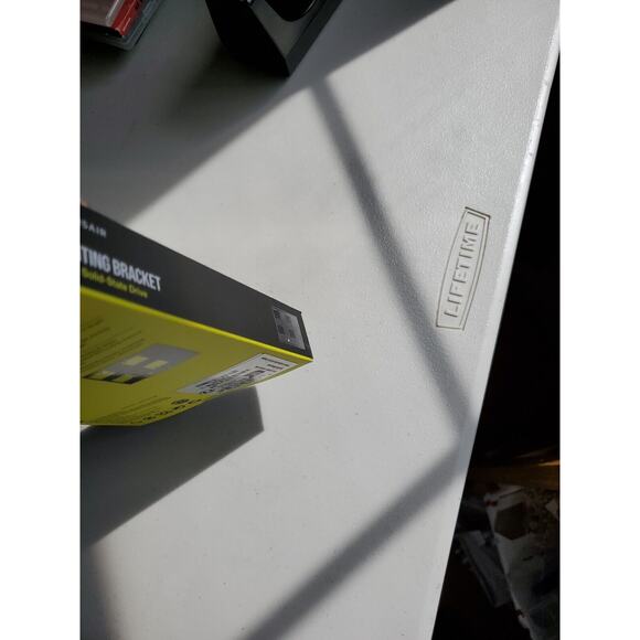 Corsair Dual SSD Mounting Bracket 3.5” Internal Drive Bay to 2.5" Easy Install - Picture 7 of 9